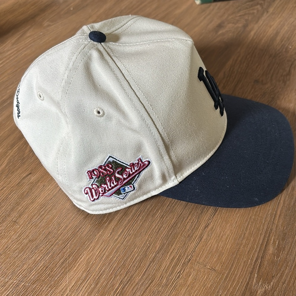 Los Angeles Dodgers 1988 World Series Logo Cap - Dark Blue/Navy and Cream - Picture 2 of 6